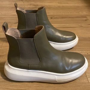 Womens platform Chelsea booties